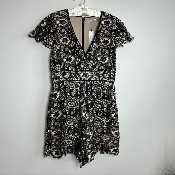 Alice + Olivia Pants - Alice + Olivia Tinsley Black Cream Floral Lace V-Neck Short Sleeve Romper 10 NEW